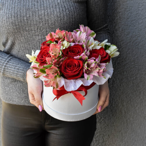 Flower box with red roses and alstromers