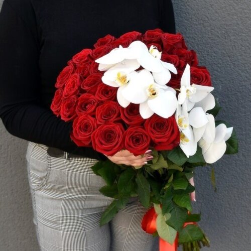 Red roses and orchid flowers in bouquets