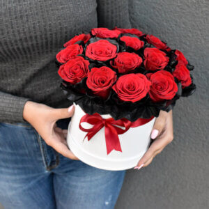 Exclusive box of red roses with black borders